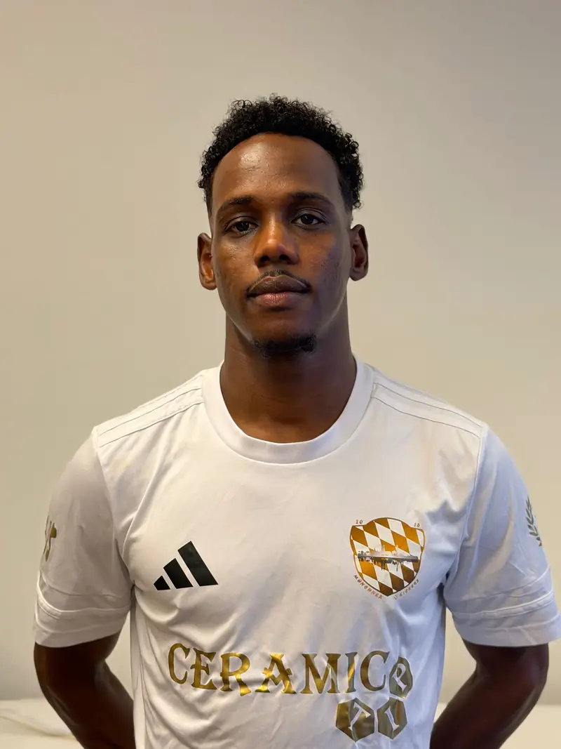 Mohamed, Rückennummer 12, Mittelfeld